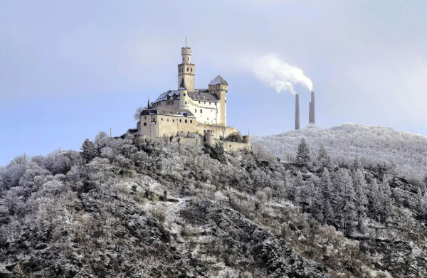 Marksburg Castle in winter by Rolf Kranz